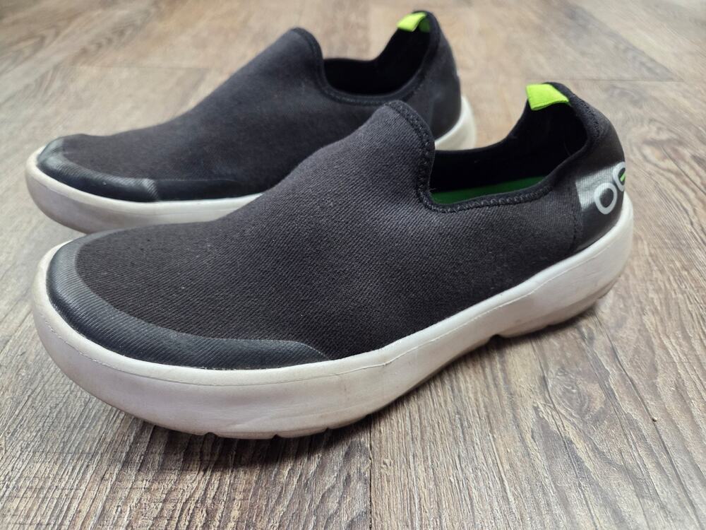 OOFOS OOmg 7 EU 38 Low Black White Recovery Slip On Shoes Sneakers